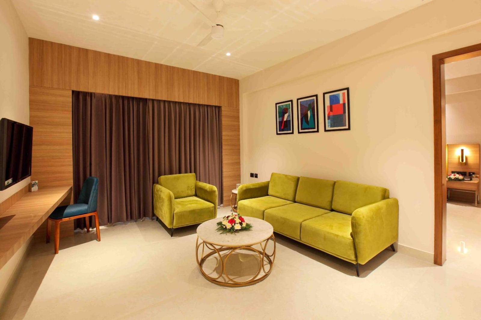 Park Residency Ayarkunnam Hotel Pullappalli Exterior photo